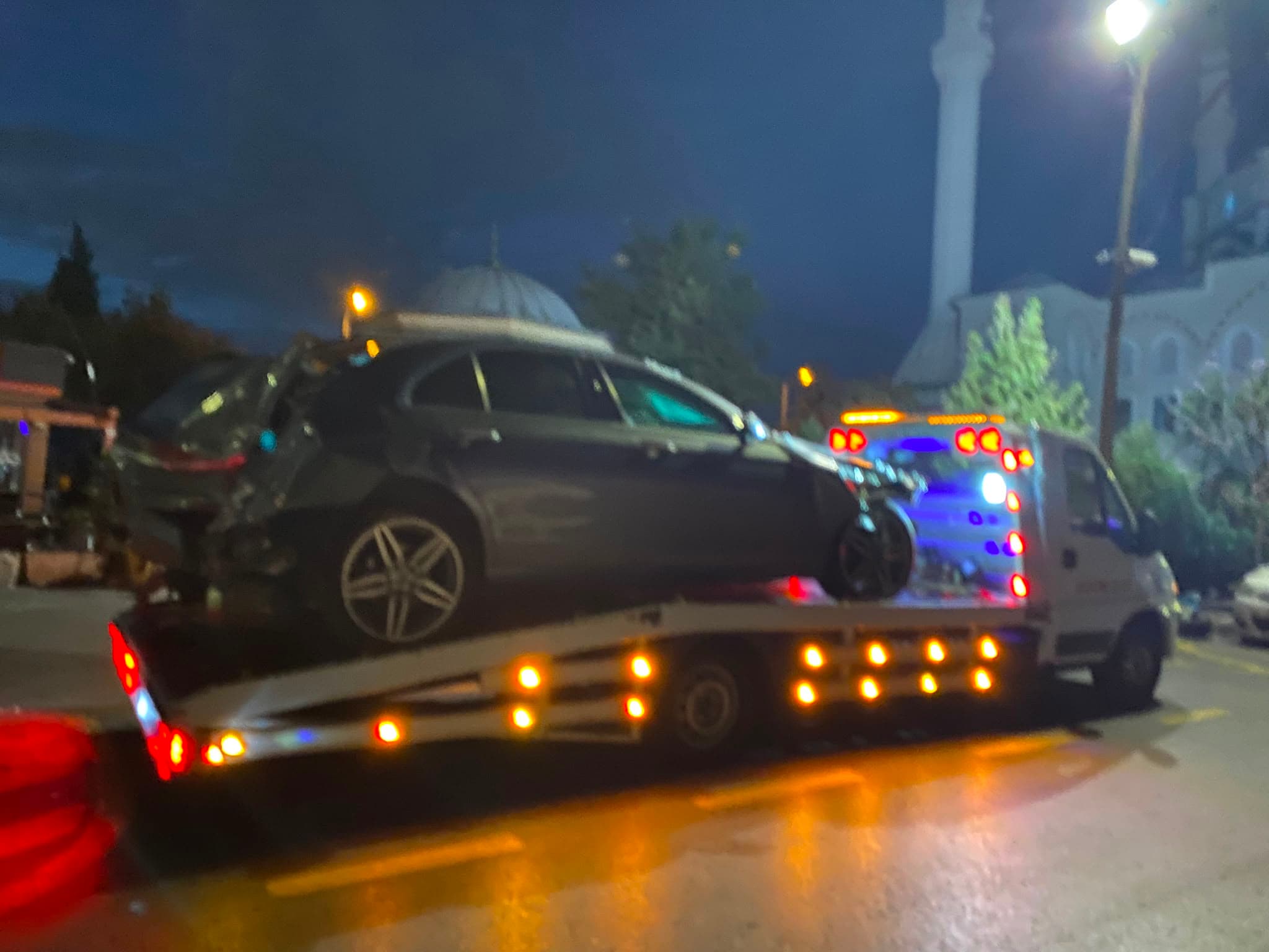 Oto kurtarma aracı ile taşıma çalışması